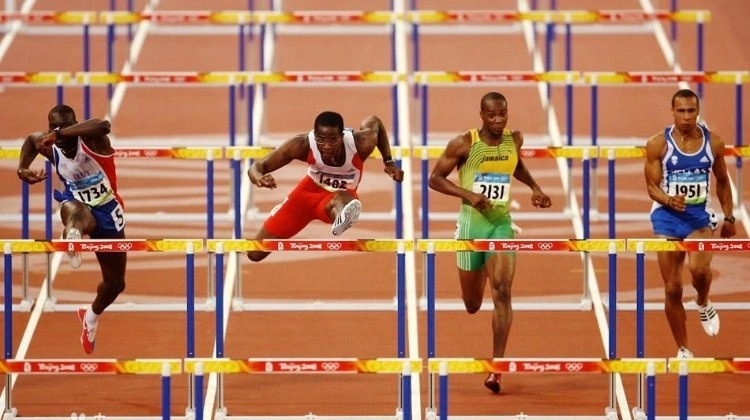 玉昆外援奥斯卡在老家开车遭遇起火，车内人员都及时逃生